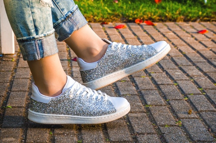 3 Glitter Sneakers