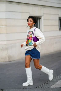July-4-Outfit-Idea-Graphic-Tee-Denim-Shorts