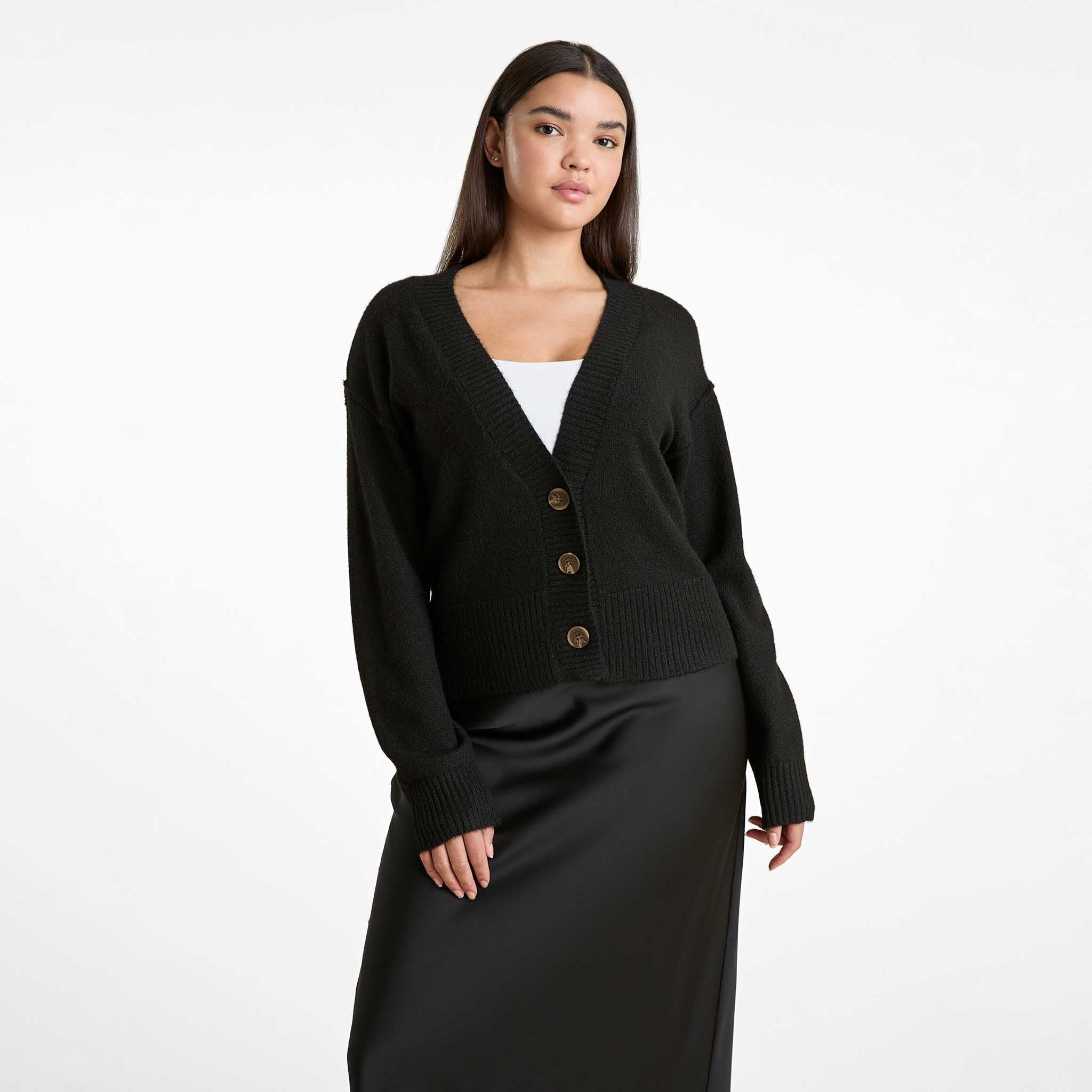 NUD752 W-191 Cardigan black cozy knit OM Front Crop 1 NUD752 W-191 Cardigan black cozy knit OM Front Crop 1