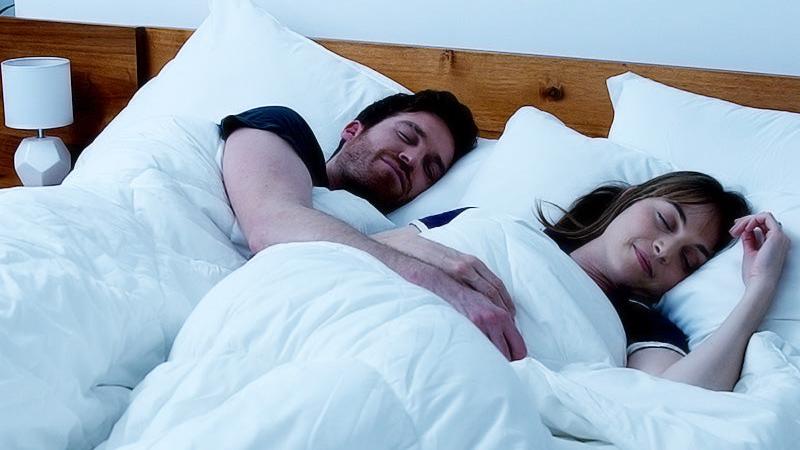 ZQA couple-sleeping-happy 01 06 32 09