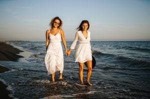 getty-flowy-white-dress-bojanstory