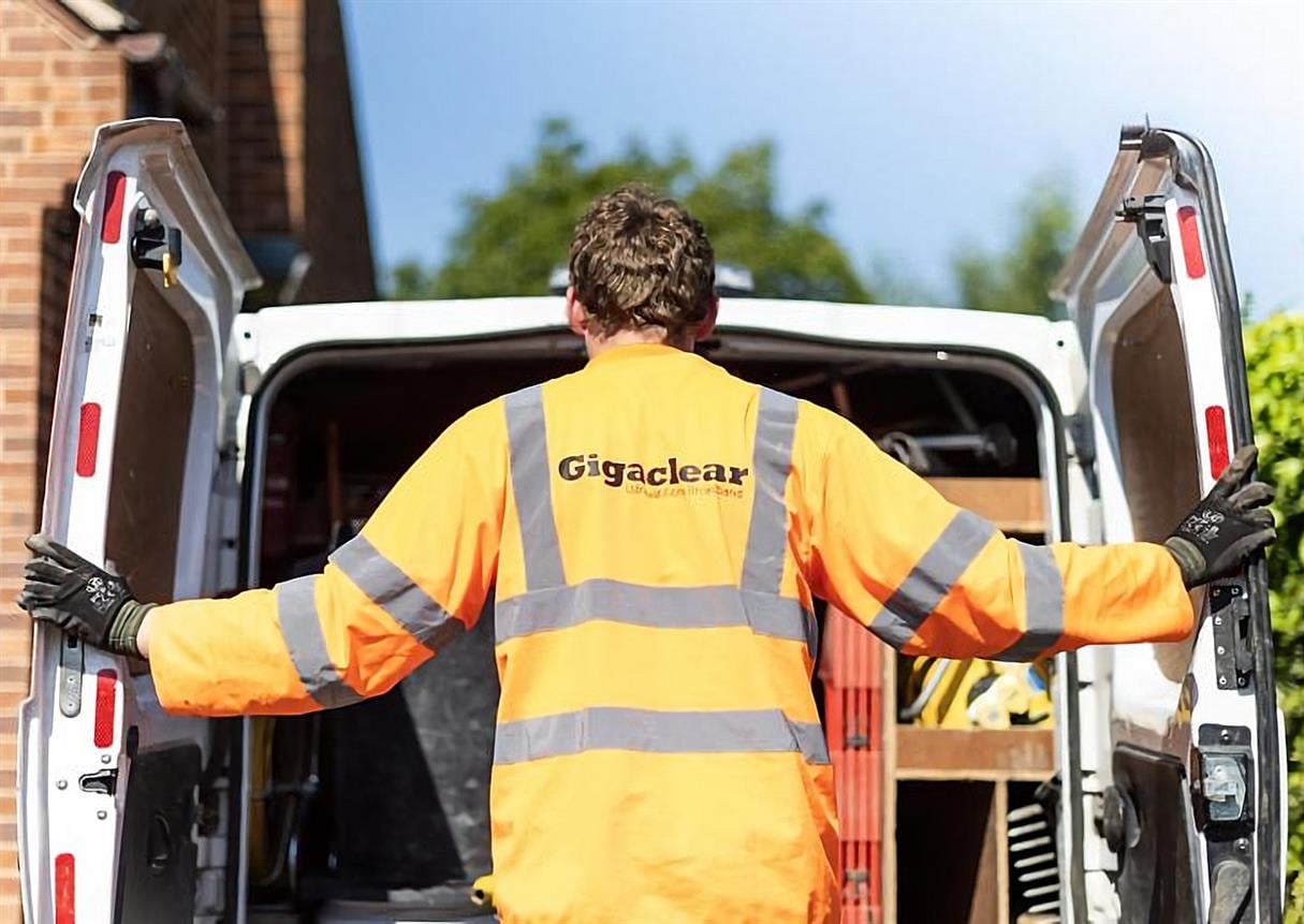gigaclear engineer behind van