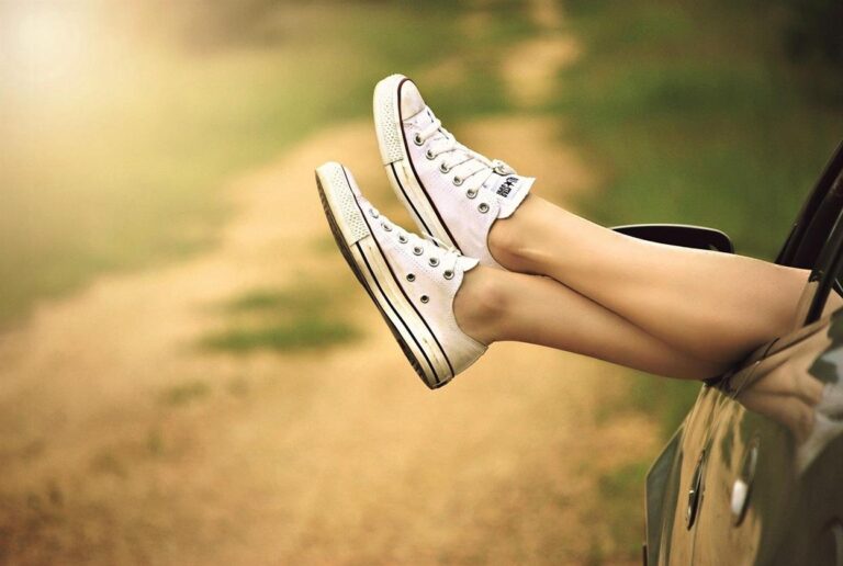 Bei der Suche nach den richtigen Schuhen geht es um mehr als nur Mode. Es geht um Komfort, Vertrauen und die Gewissheit, dass die Schuhe die richtige Qualität haben. TRETTER, ein führender Schuhhändler in Deutschland, hat sich seinen Ruf mit stilvollen Schuhen von Top-Marken, zuverlässigem Service und nachhaltigem Engagement aufgebaut. Ob online oder in einer der Filialen – Kunden profitieren von einem reibungslosen Einkaufserlebnis, das Tradition mit modernen Ansprüchen verbindet.