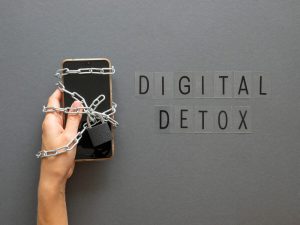 Hand,Hold,Locked,With,Chain,And,Lock,Smartphone ,Digital,Detox