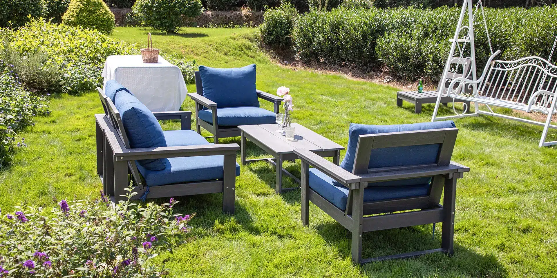 sofas-in-the-garden