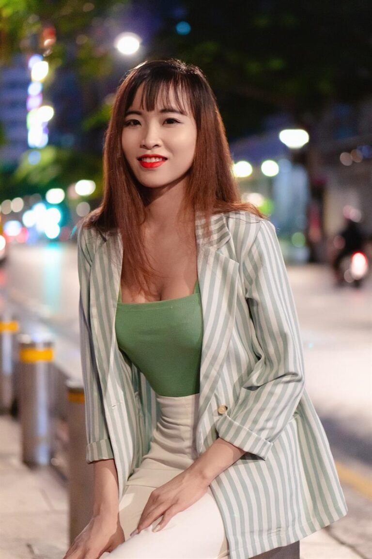 When it comes to feeling your best, confidence plays a central role. And while the right outfit can certainly boost your mood, true confidence starts from the inside out — in the little things we often overlook. That's where NUUDS comes in, a brand that was created with a single mission in mind: to help you feel your best, starting with the basics. From keeping you fresh and comfortable to ensuring you feel confident in every piece of clothing you wear, NUUDS has redefined personal care for the modern world. NUUDS was designed with the understanding that feeling confident isn’t just about the clothes you put on — it’s about what’s underneath, too. From the moment you slip into your favorite shirt, dress, or pair of jeans, NUUDS products work to make you feel at ease in your own skin, no matter what you wear. Here’s how NUUDS is changing the game when it comes to confidence, comfort, and care, starting with your essentials.
